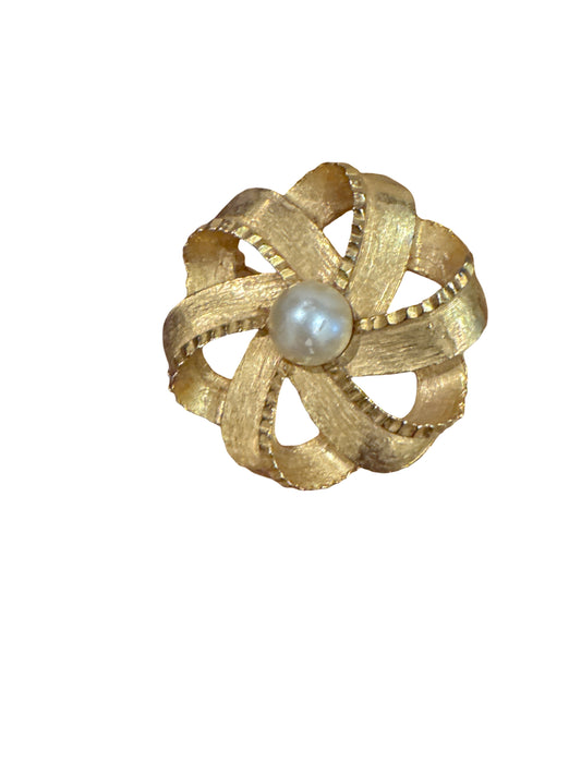 #032  Flower with Pearl Brooch