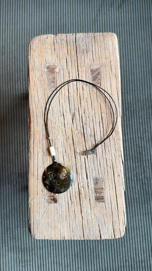 Vintage Shell Pendant Necklace
