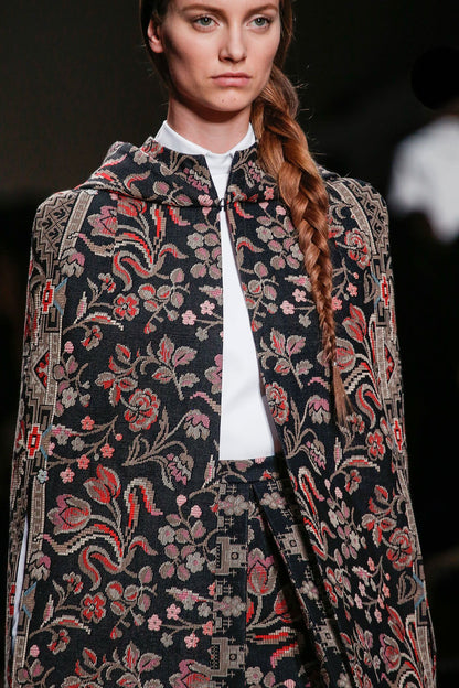 Valentino Cape